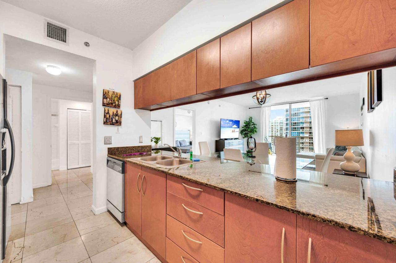 Modern 1 Bed In The Heart Of Brickell With Free Parking Apartment Miami Bagian luar foto