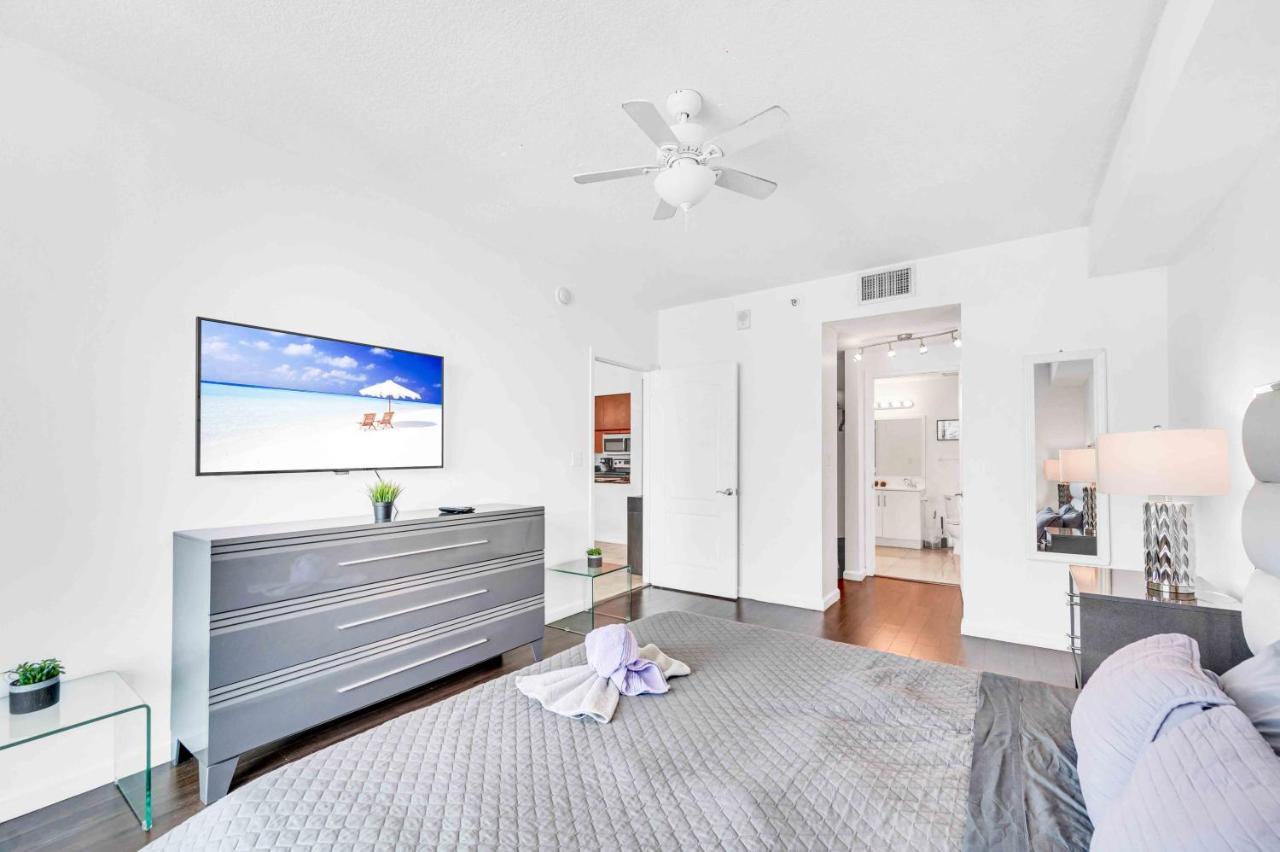 Modern 1 Bed In The Heart Of Brickell With Free Parking Apartment Miami Bagian luar foto