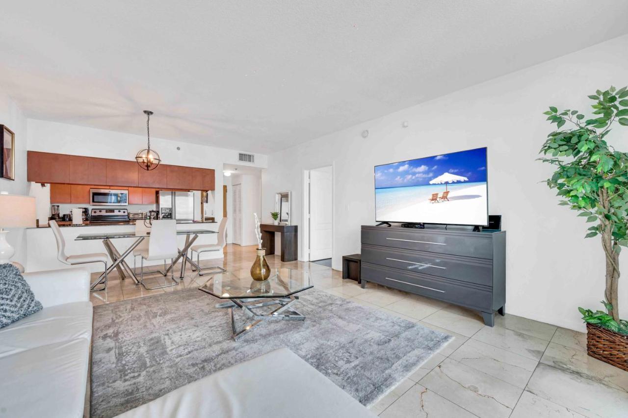 Modern 1 Bed In The Heart Of Brickell With Free Parking Apartment Miami Bagian luar foto